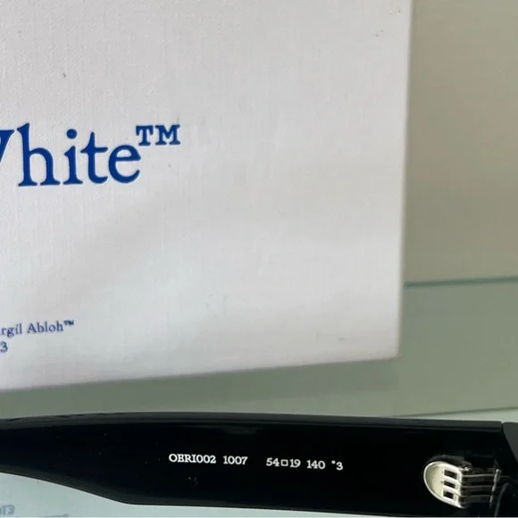 Off-White Manchester Sunglasses - Picture 7 of 14